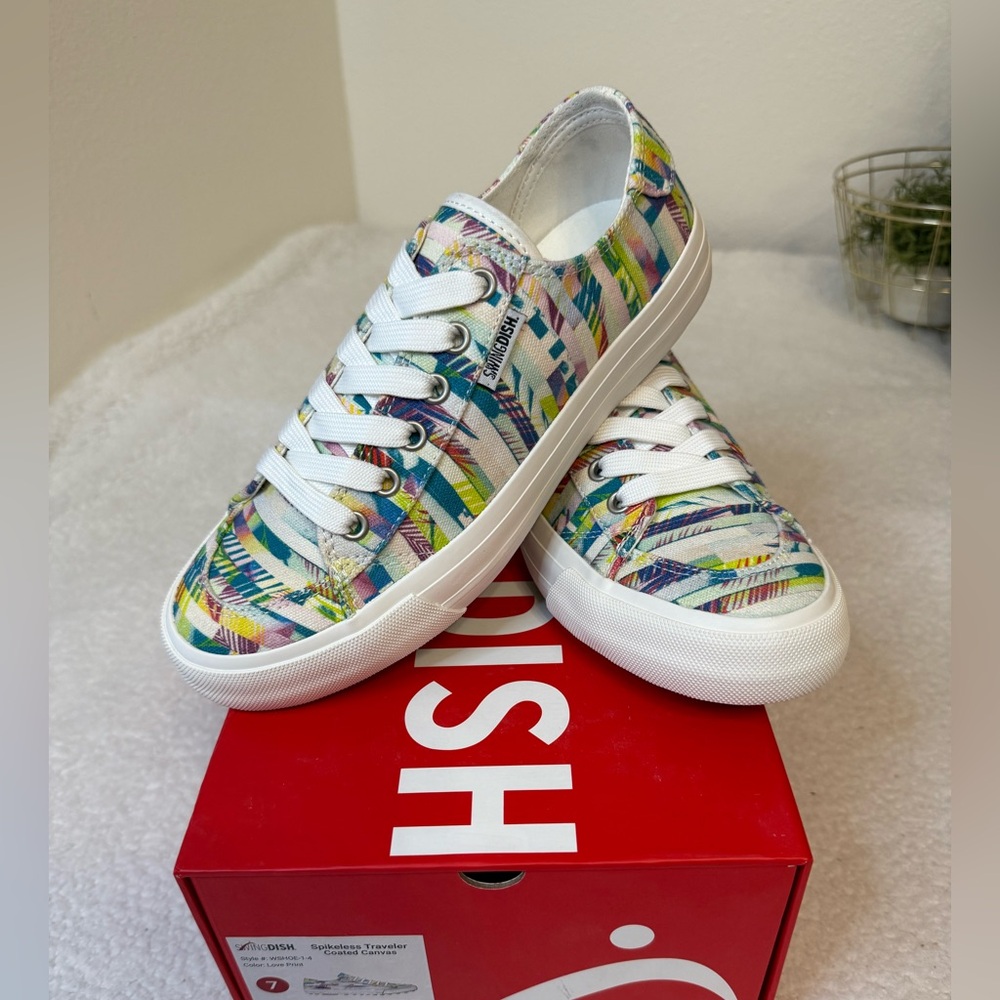 SwingDish Spikeless Traveler Coated Canvas Love Print Golf Shoes